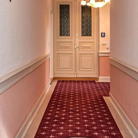 Mit Kleiner Veranda * 塞巴特黑灵斯多夫